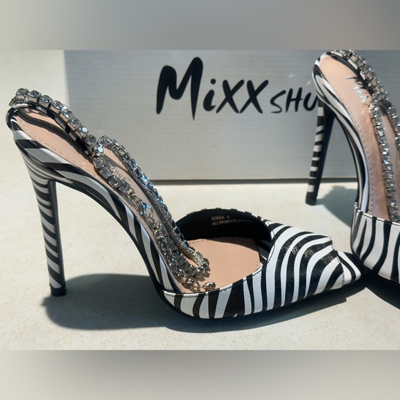 Size 6 MIXX SHUZ Black and White Zebra Print Heels with Rhinestone Ankle Strap - Picture 4 of 8